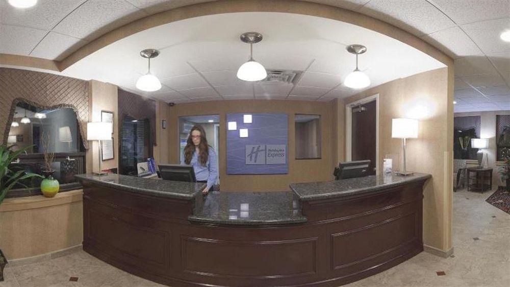 Holiday Inn Express Fairfax-Arlington Boulevard By Ihg Extérieur photo