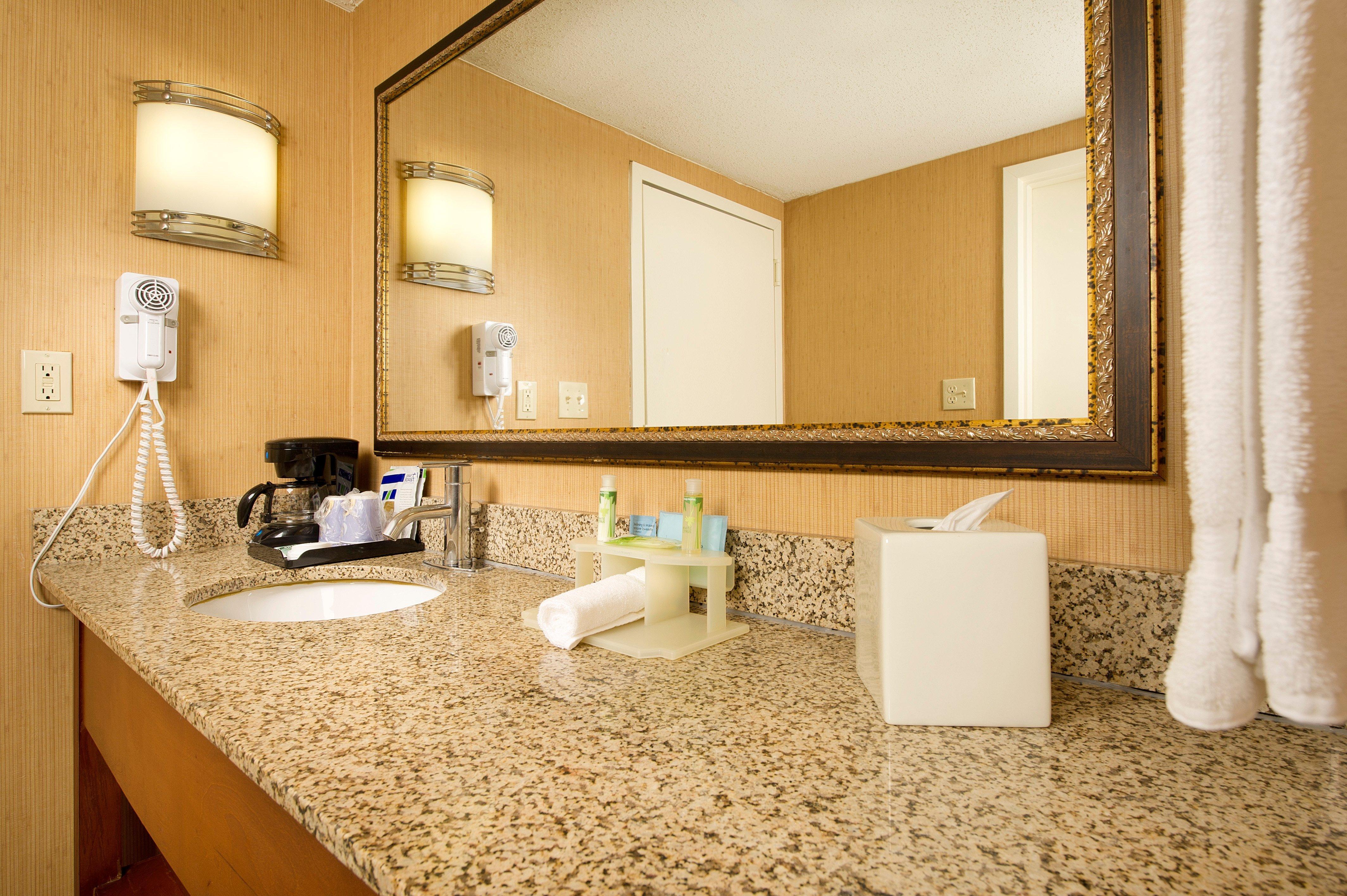 Holiday Inn Express Fairfax-Arlington Boulevard By Ihg Extérieur photo