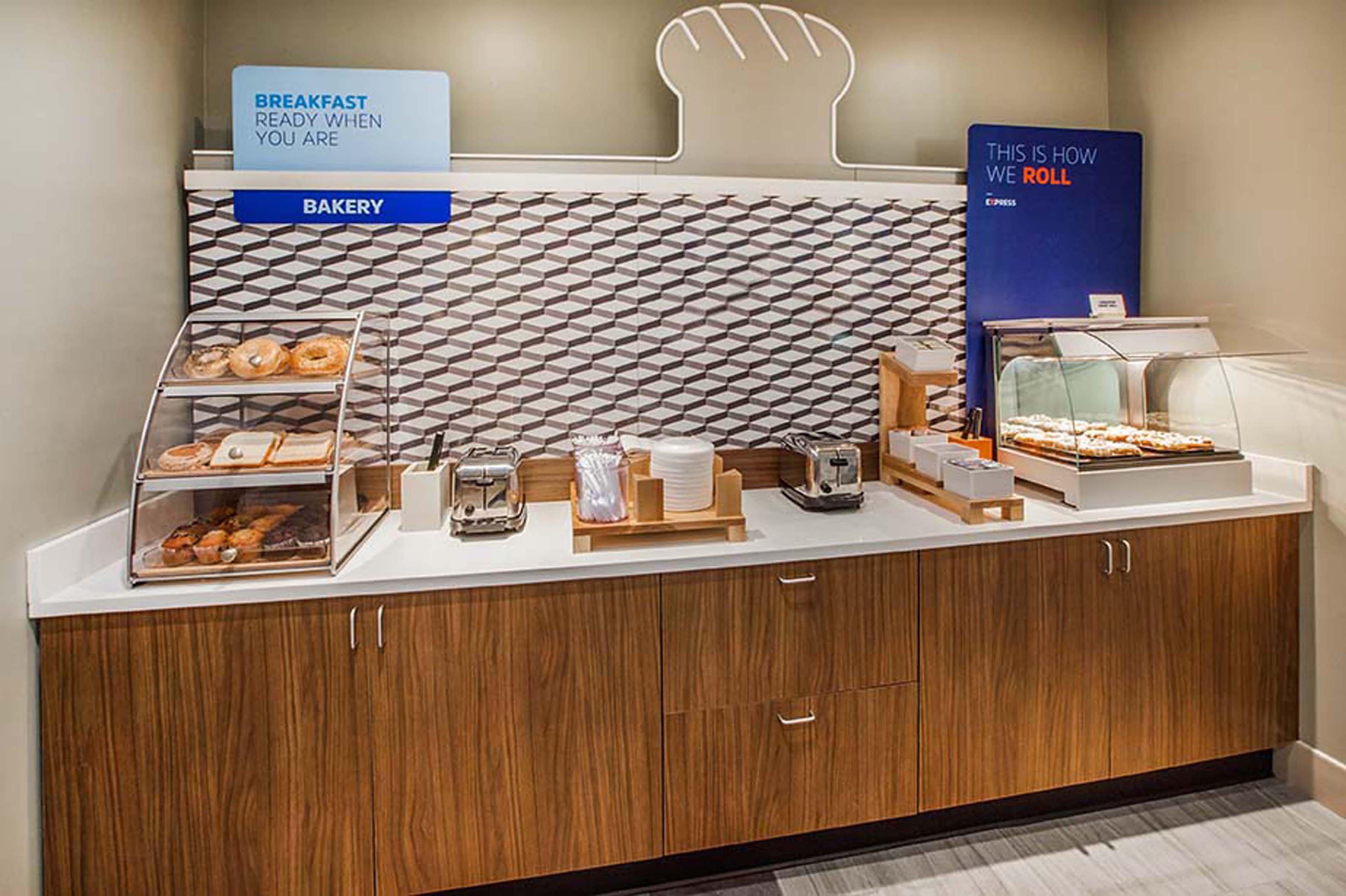 Holiday Inn Express Fairfax-Arlington Boulevard By Ihg Extérieur photo