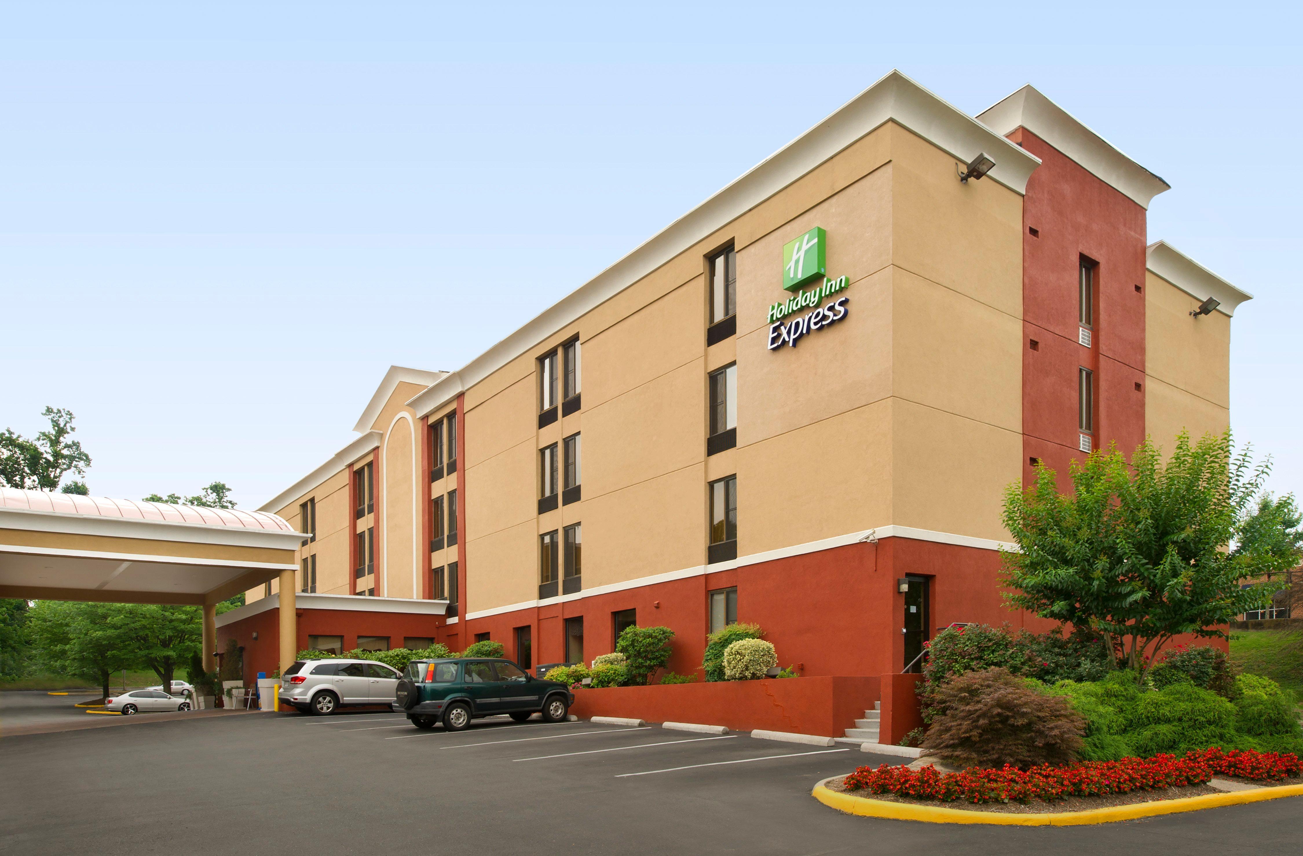 Holiday Inn Express Fairfax-Arlington Boulevard By Ihg Extérieur photo