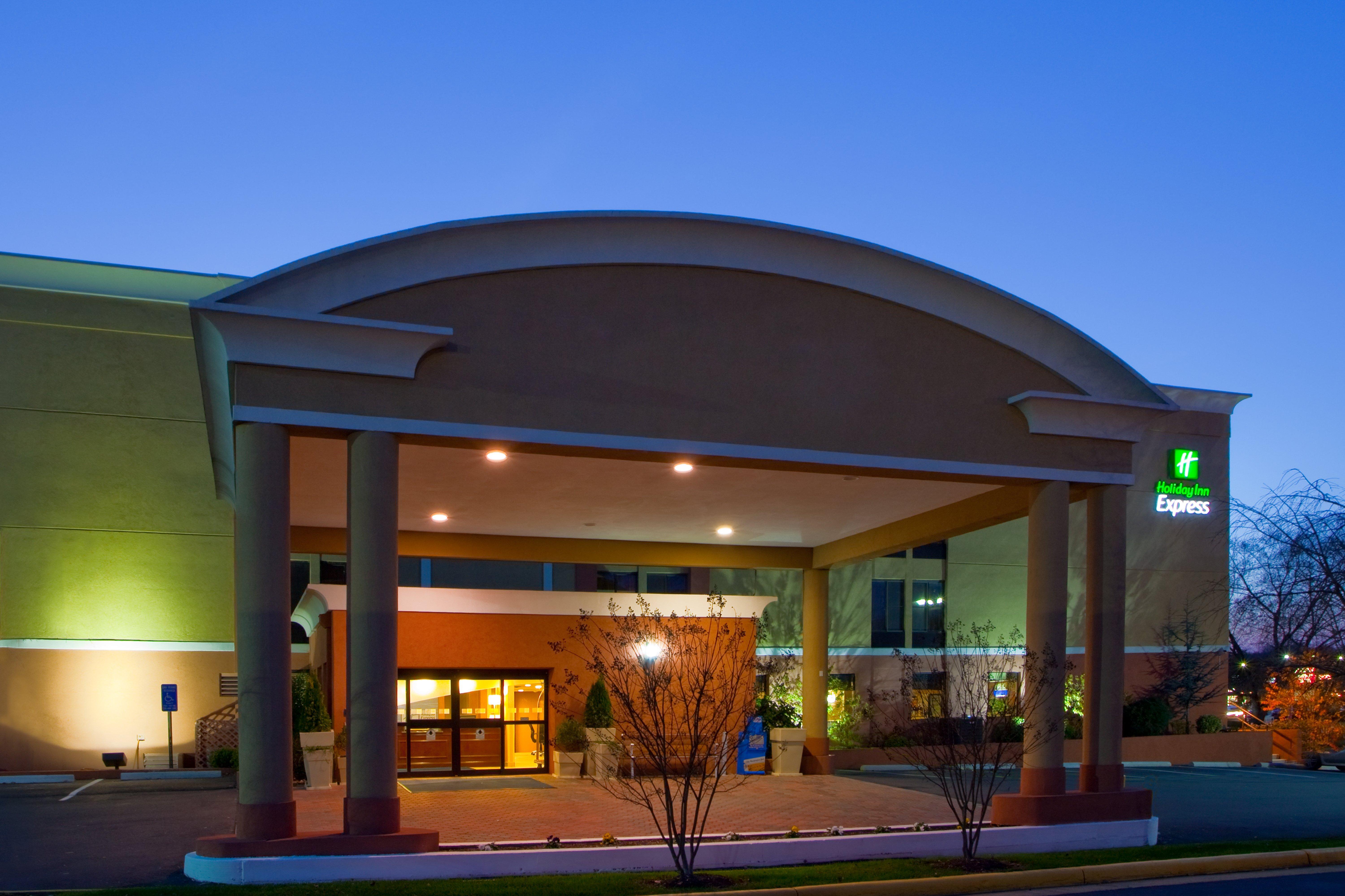Holiday Inn Express Fairfax-Arlington Boulevard By Ihg Extérieur photo