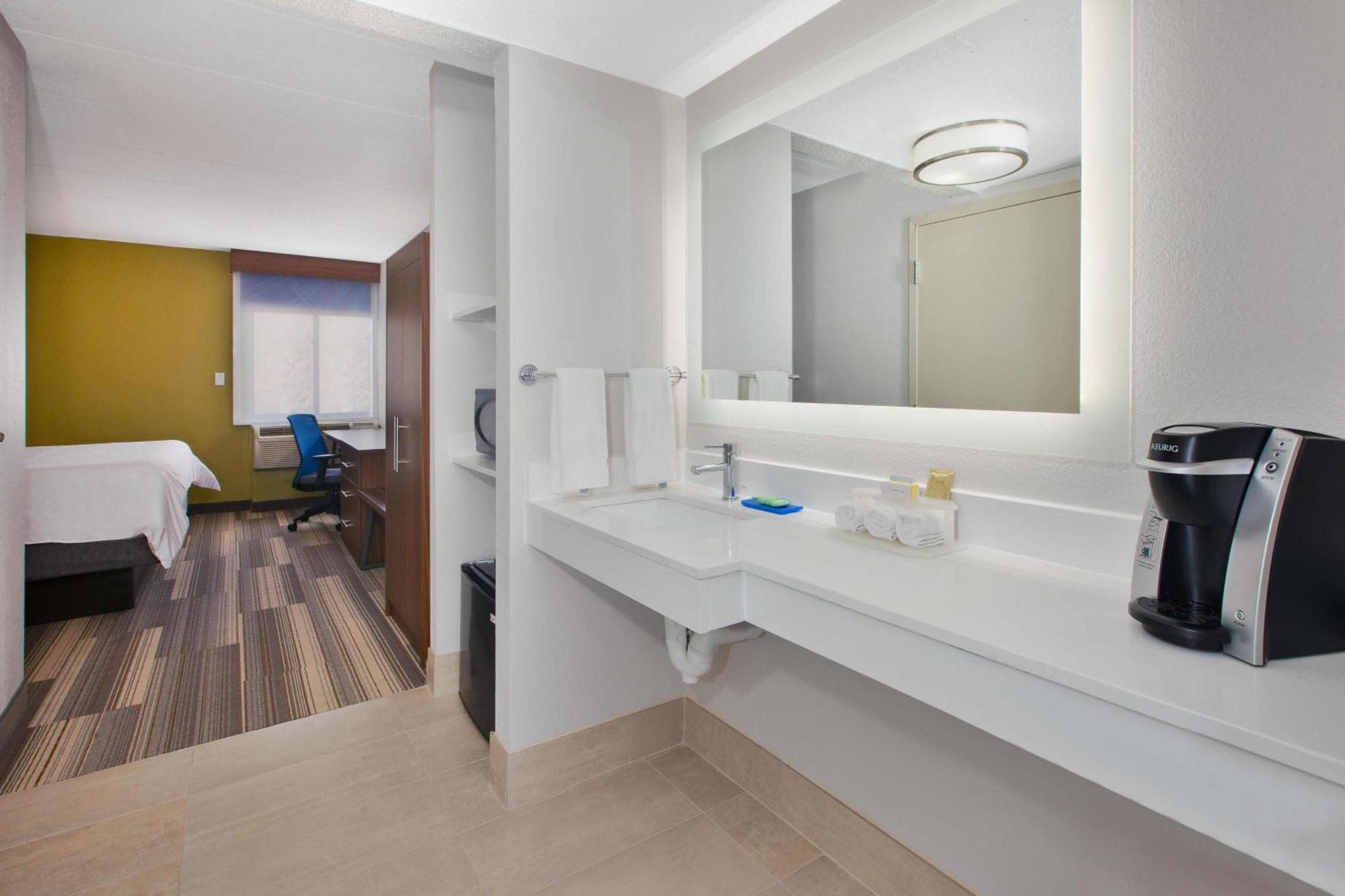 Holiday Inn Express Fairfax-Arlington Boulevard By Ihg Extérieur photo