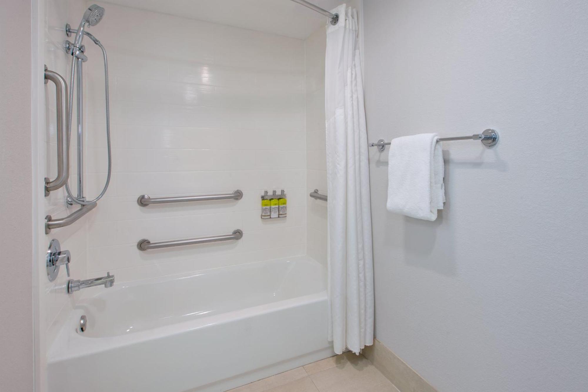 Holiday Inn Express Fairfax-Arlington Boulevard By Ihg Extérieur photo