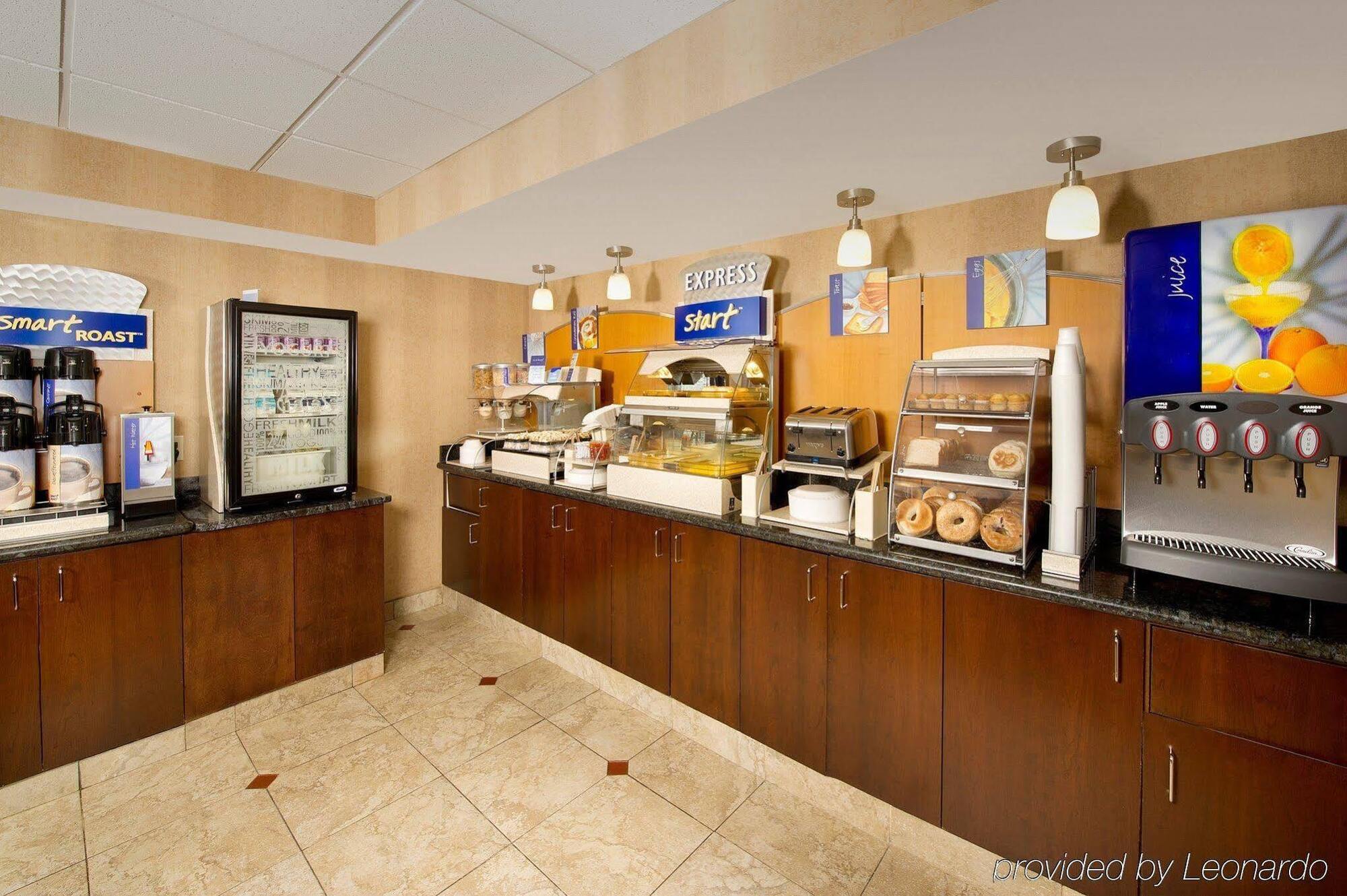 Holiday Inn Express Fairfax-Arlington Boulevard By Ihg Extérieur photo
