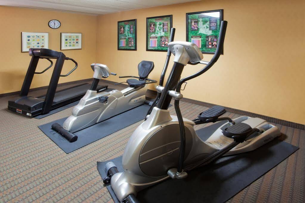 Holiday Inn Express Fairfax-Arlington Boulevard By Ihg Extérieur photo