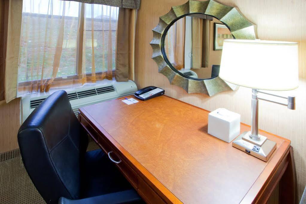 Holiday Inn Express Fairfax-Arlington Boulevard By Ihg Extérieur photo